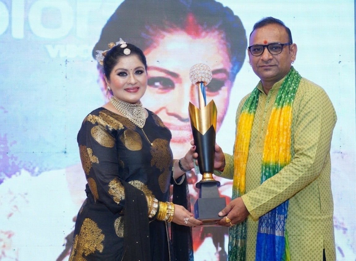 Honoured with an Award by Sudha Chandran — Acharya Vishnu